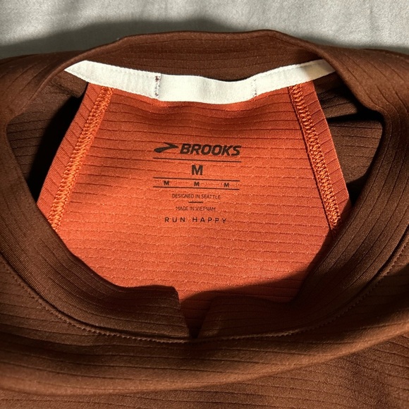 Brooks Run Within Sweatshirt Size M - Picture 3 of 3
